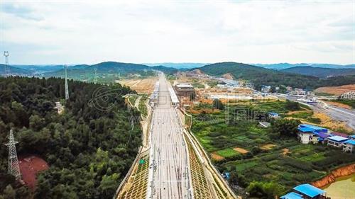 建设中的隆回火车站，7月3日！