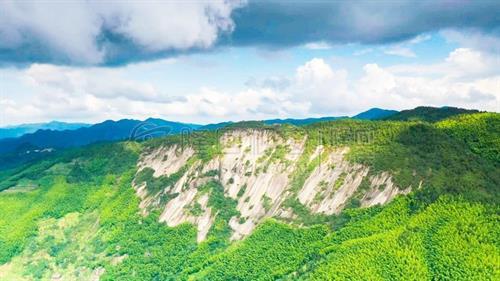 仙鱼塘，悬崖峭壁上的高山寺庙！