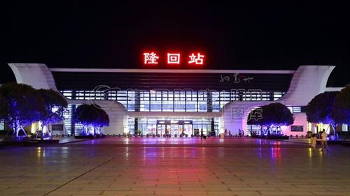 隆回高铁站夜景，市民休闲娱乐好去处！