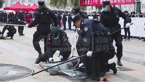 隆回两名“持刀歹徒”被制服，反恐演练震慑犯罪保平安