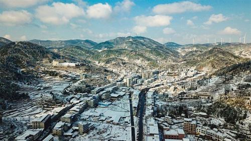 小沙江的高山雪景，银装素裹美如画