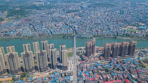 春到隆回，河岸两旁绿意浓浓
