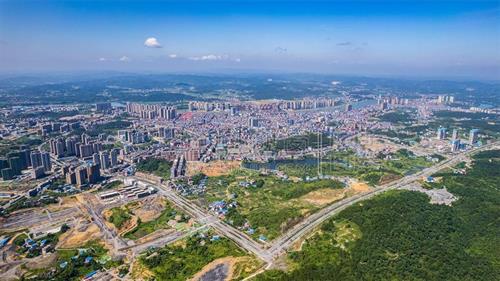 东看隆回县城，四处建设一片繁荣