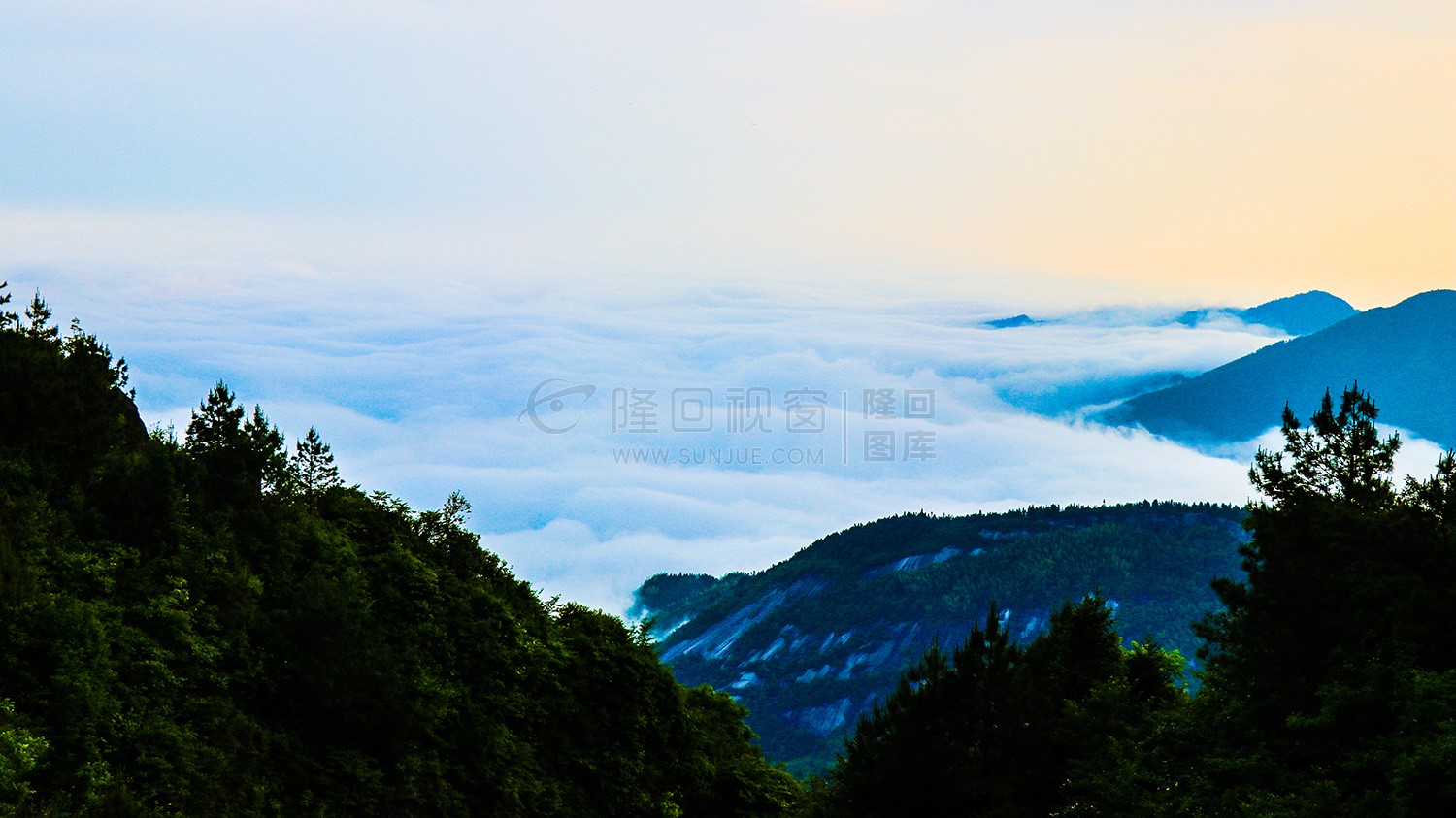 草原村云海