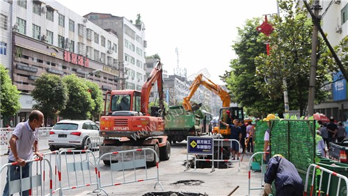 非常味道对面-隆回桃洪路地下街人防工程开挖