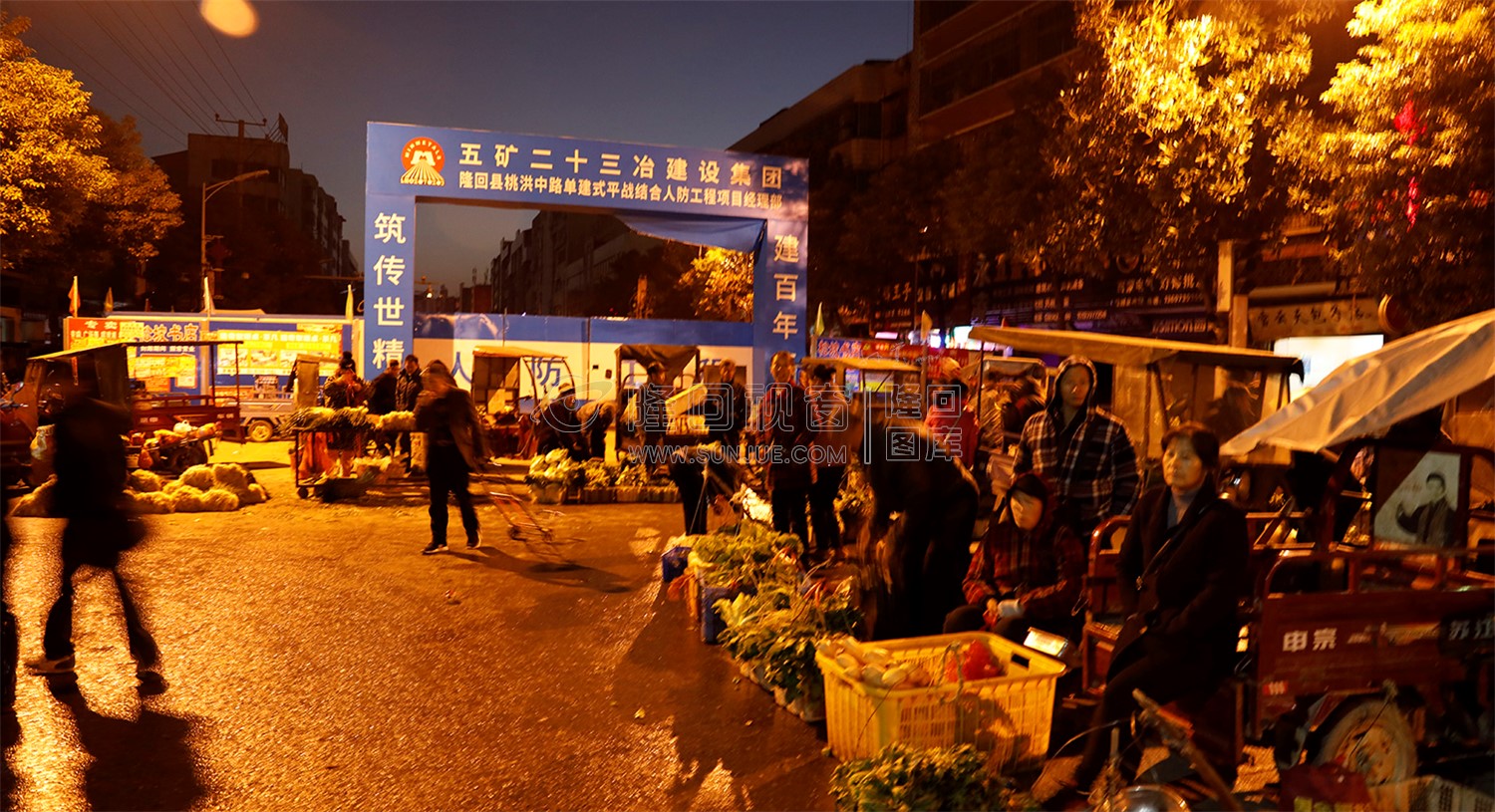 摆摊的菜农们