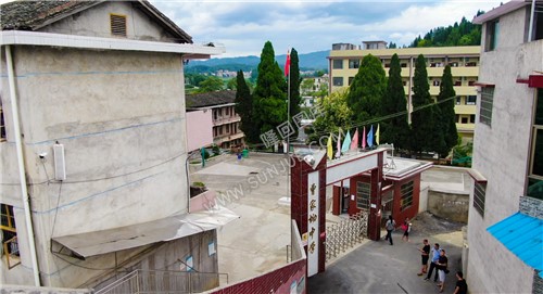 学校大门