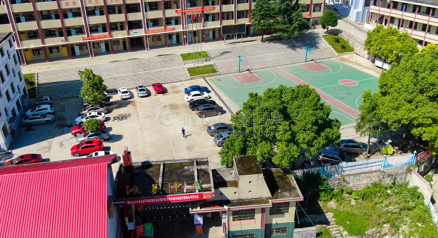 学校大门