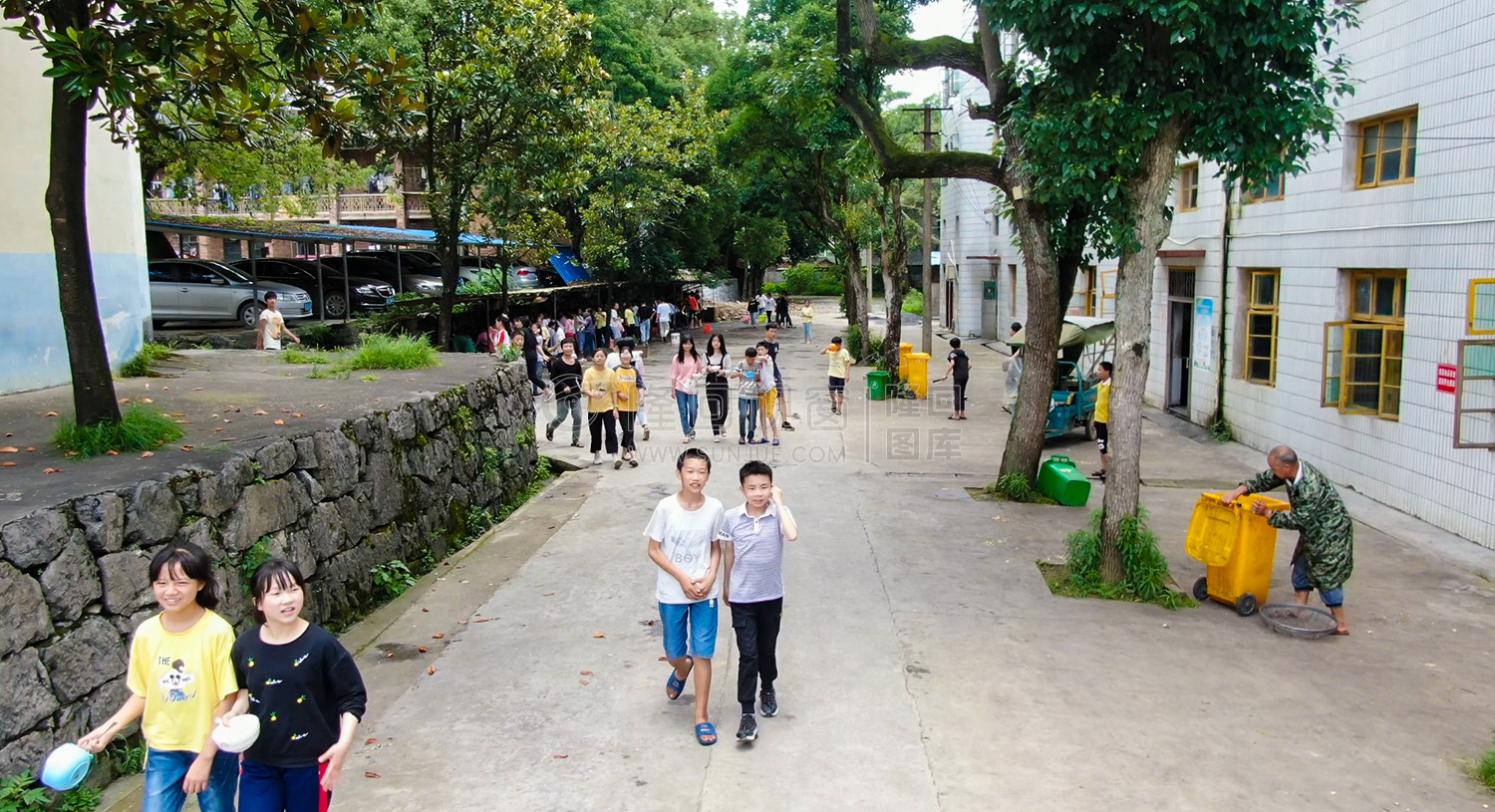 学生们