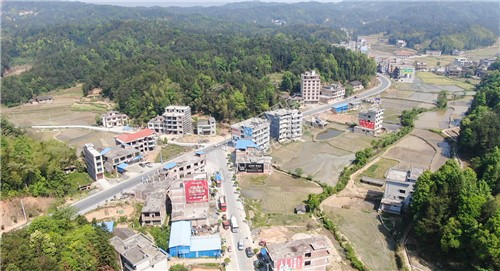 金六公路岔路口