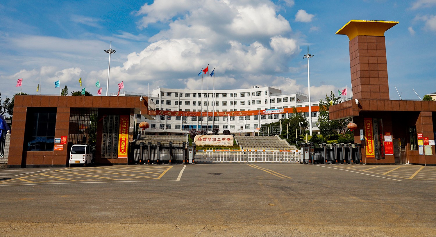 学校大门