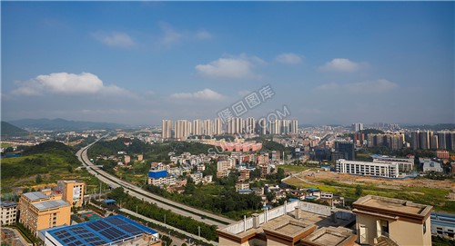 沪昆高速两旁