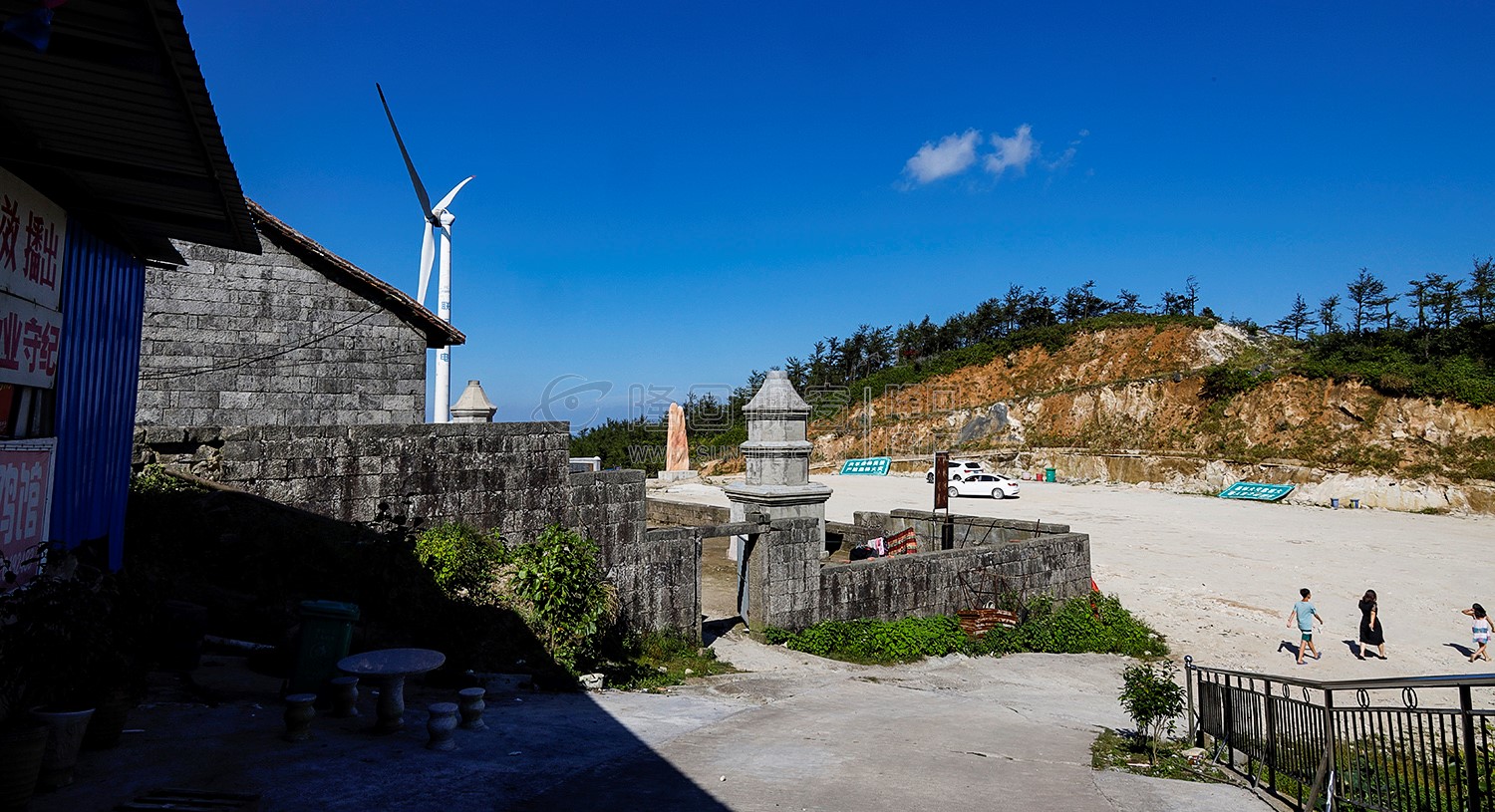 寺庙山顶坪