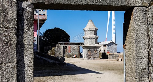 寺庙前坪
