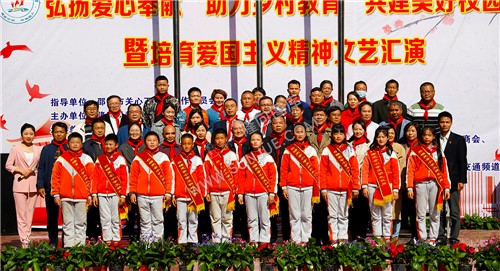 学生们合影