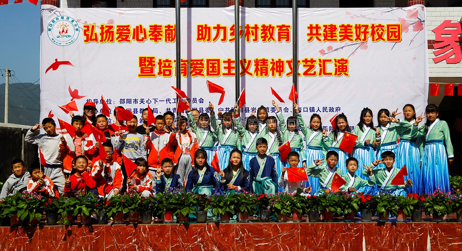 学生们合影