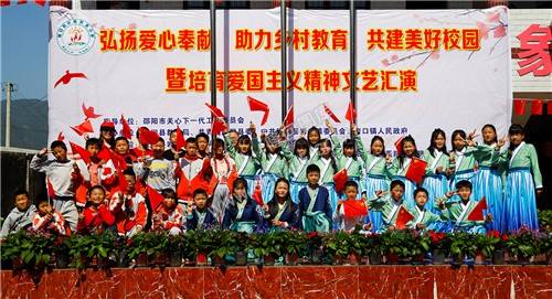 学生们合影