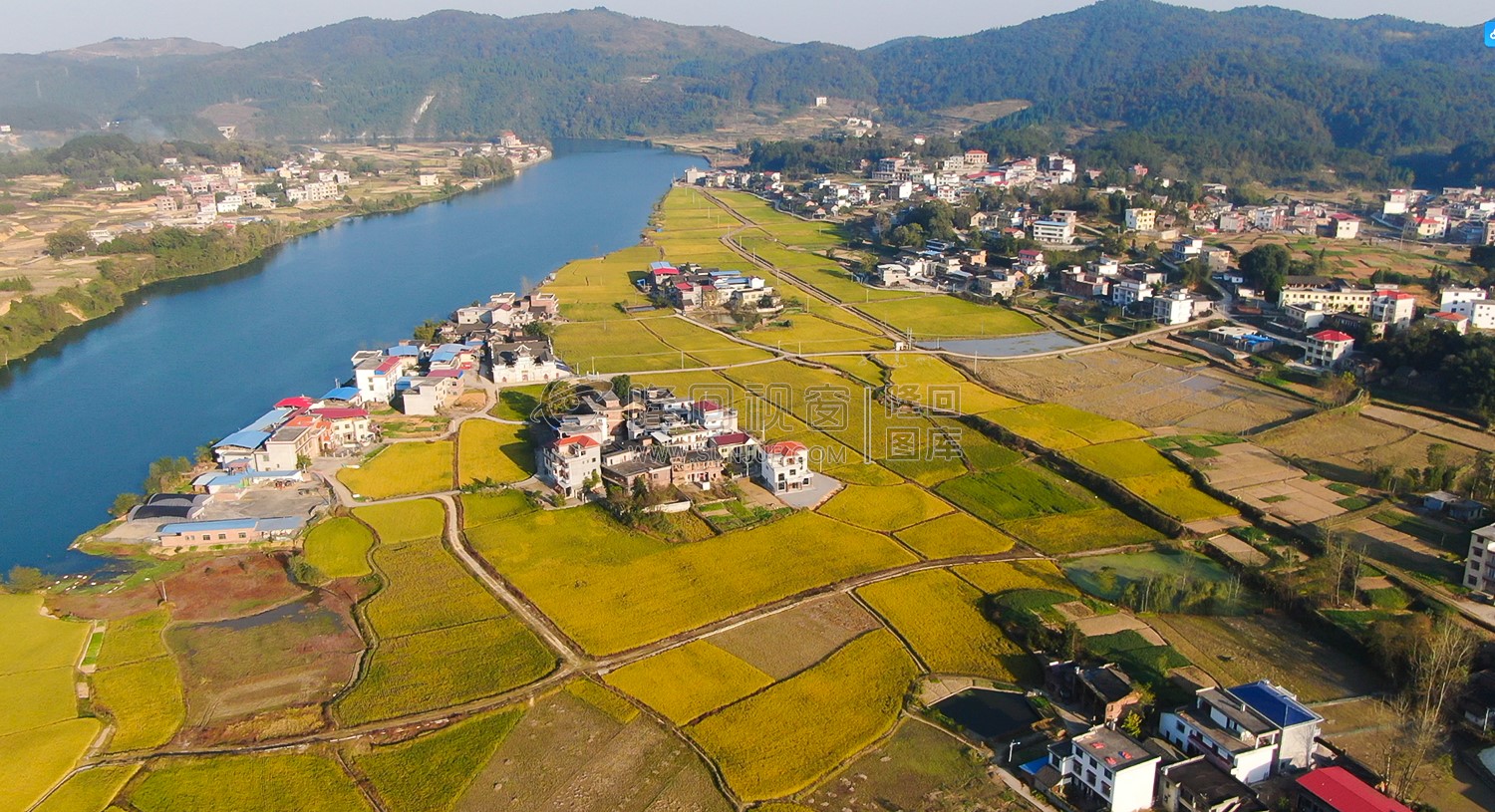 田园中的村落