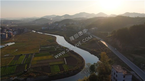 小江桥流过