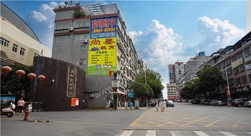 校门口