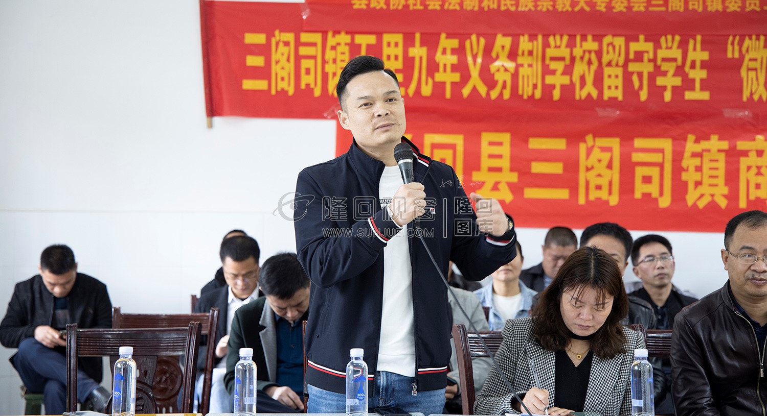 镇商会会长钱江发言