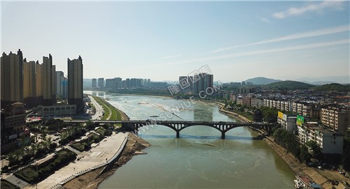 赧水河岸