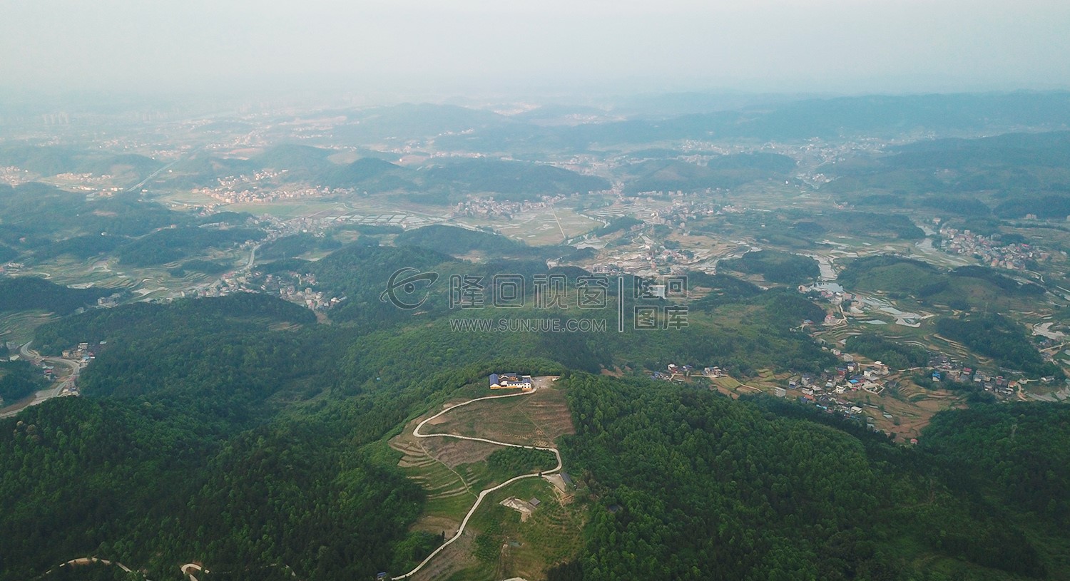 高空俯瞰山头
