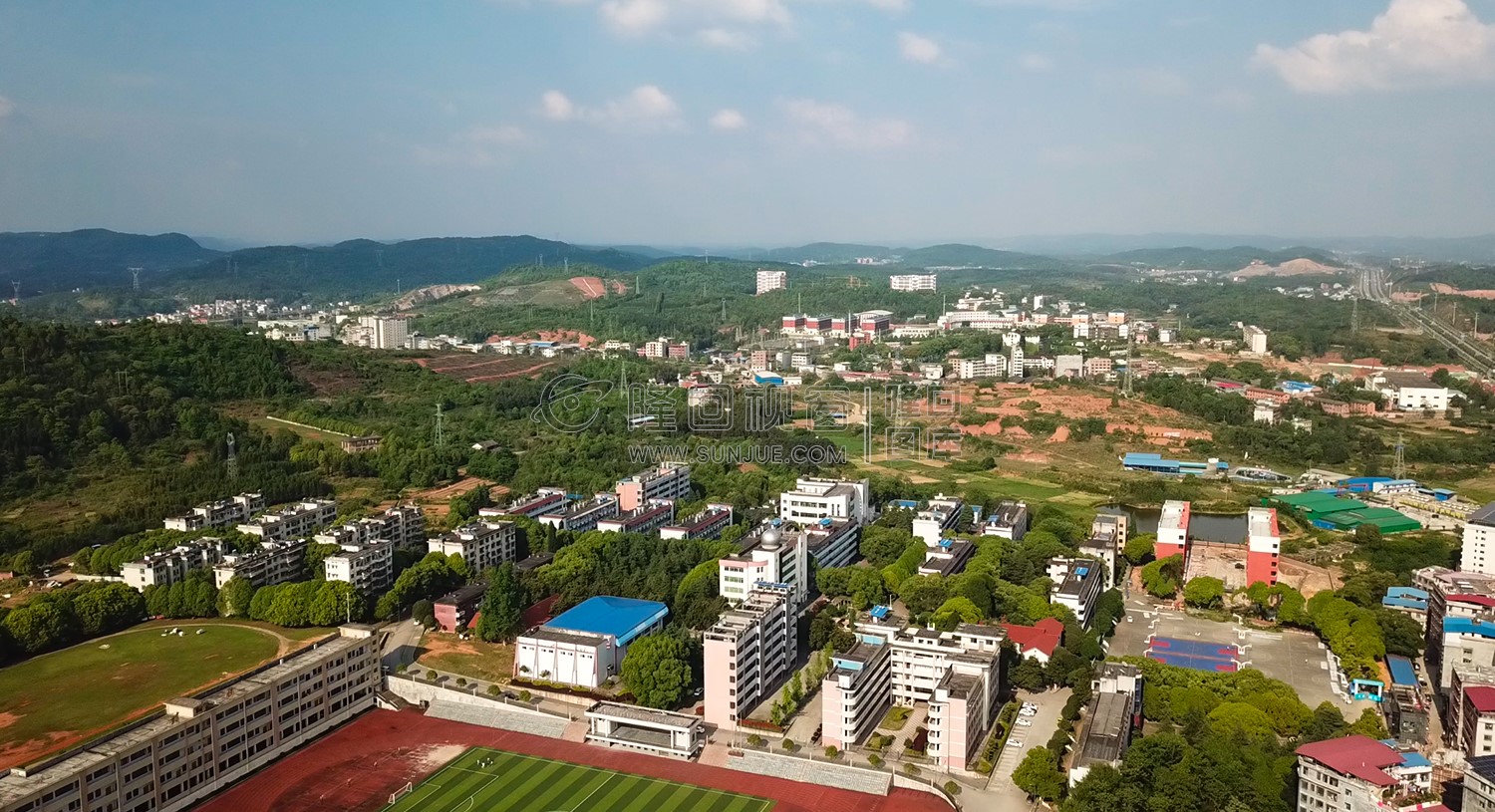 学校上空