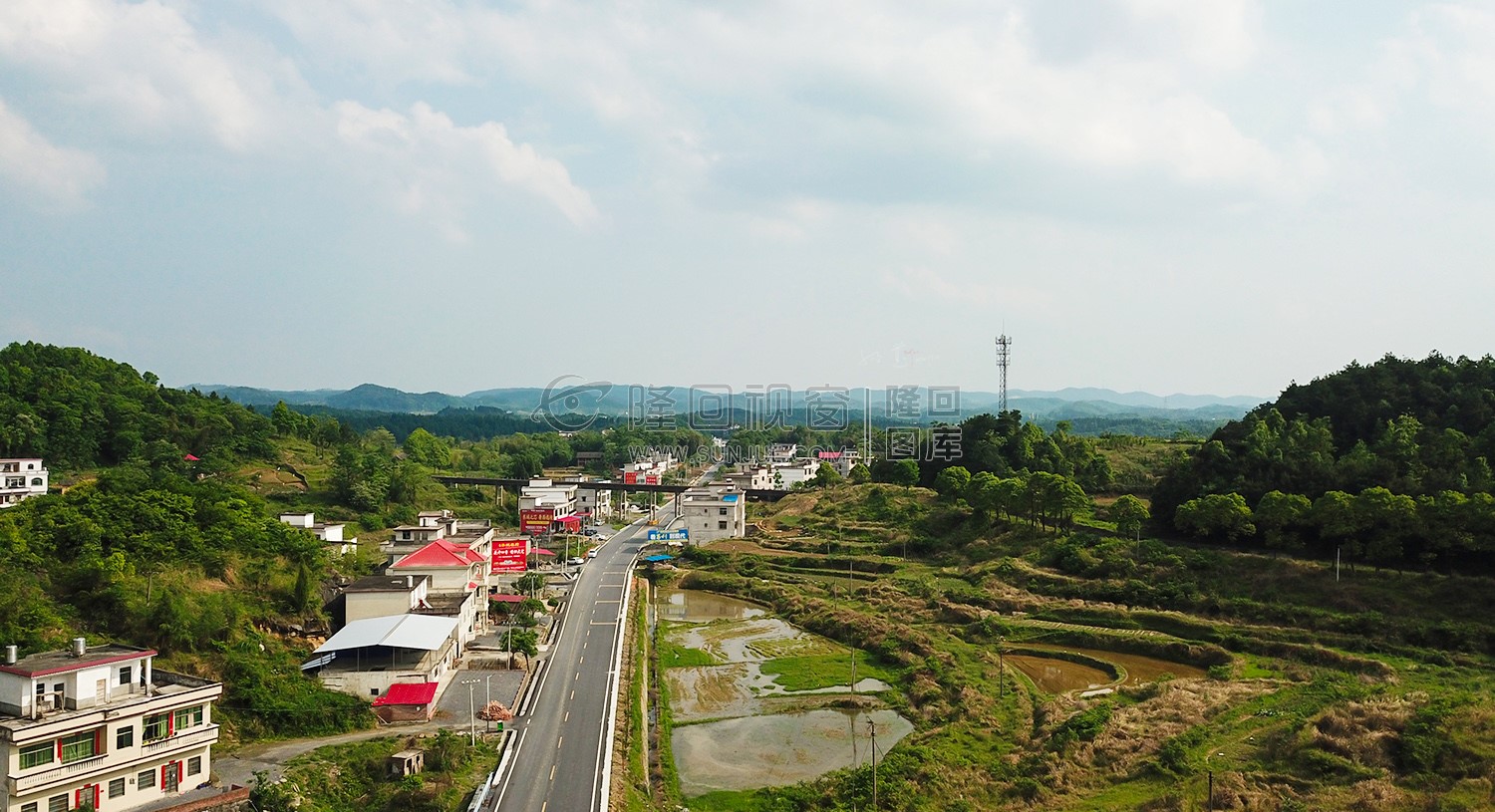 沿路村落