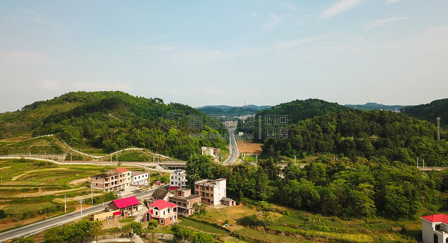 沿路村落