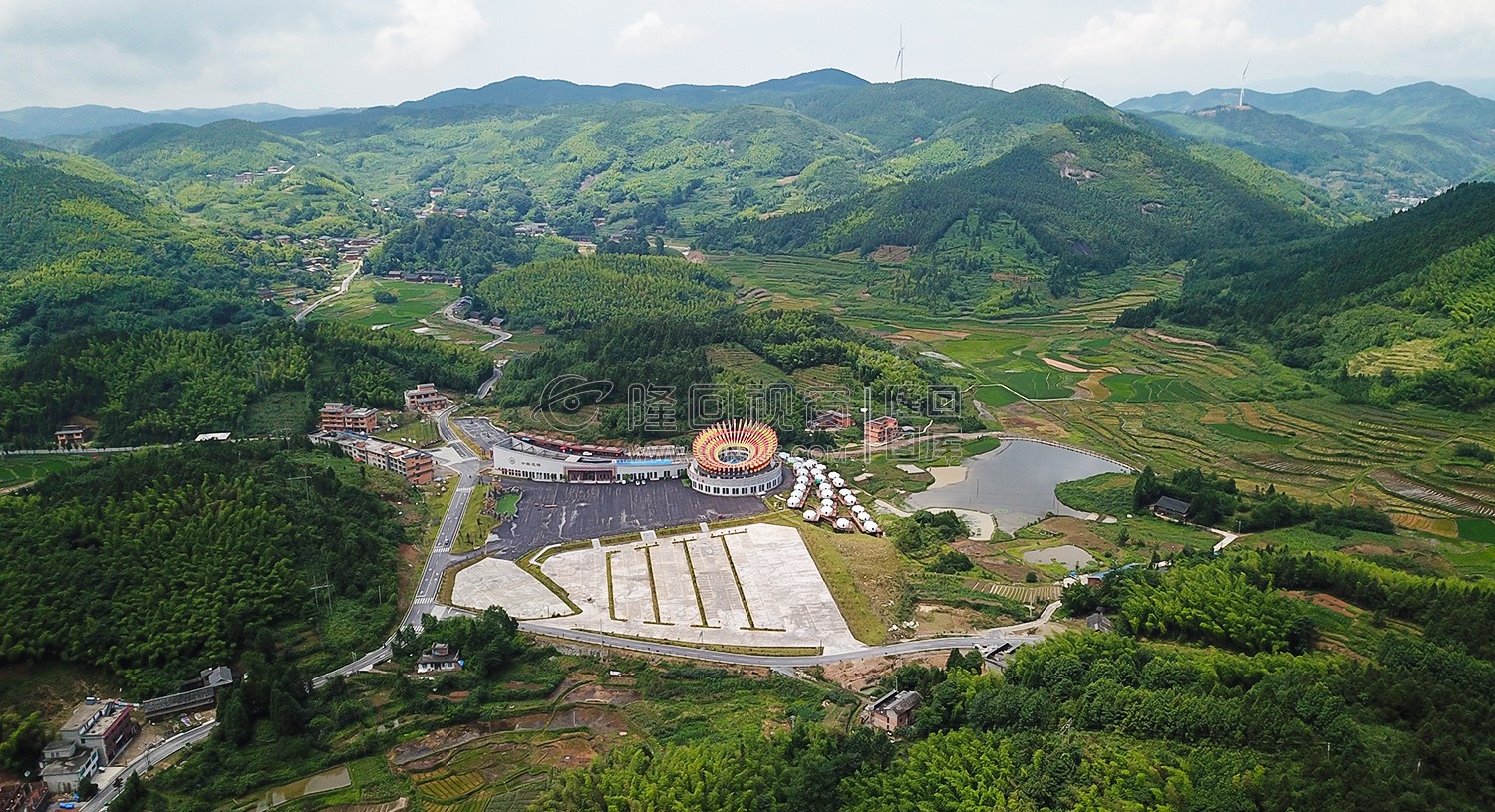 航拍花瑶旅游接待中心 崇木凼
