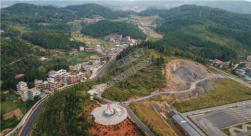 航拍龙雕像