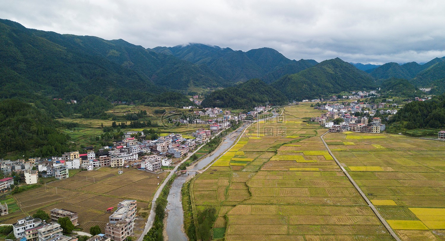 航拍苏河村村落