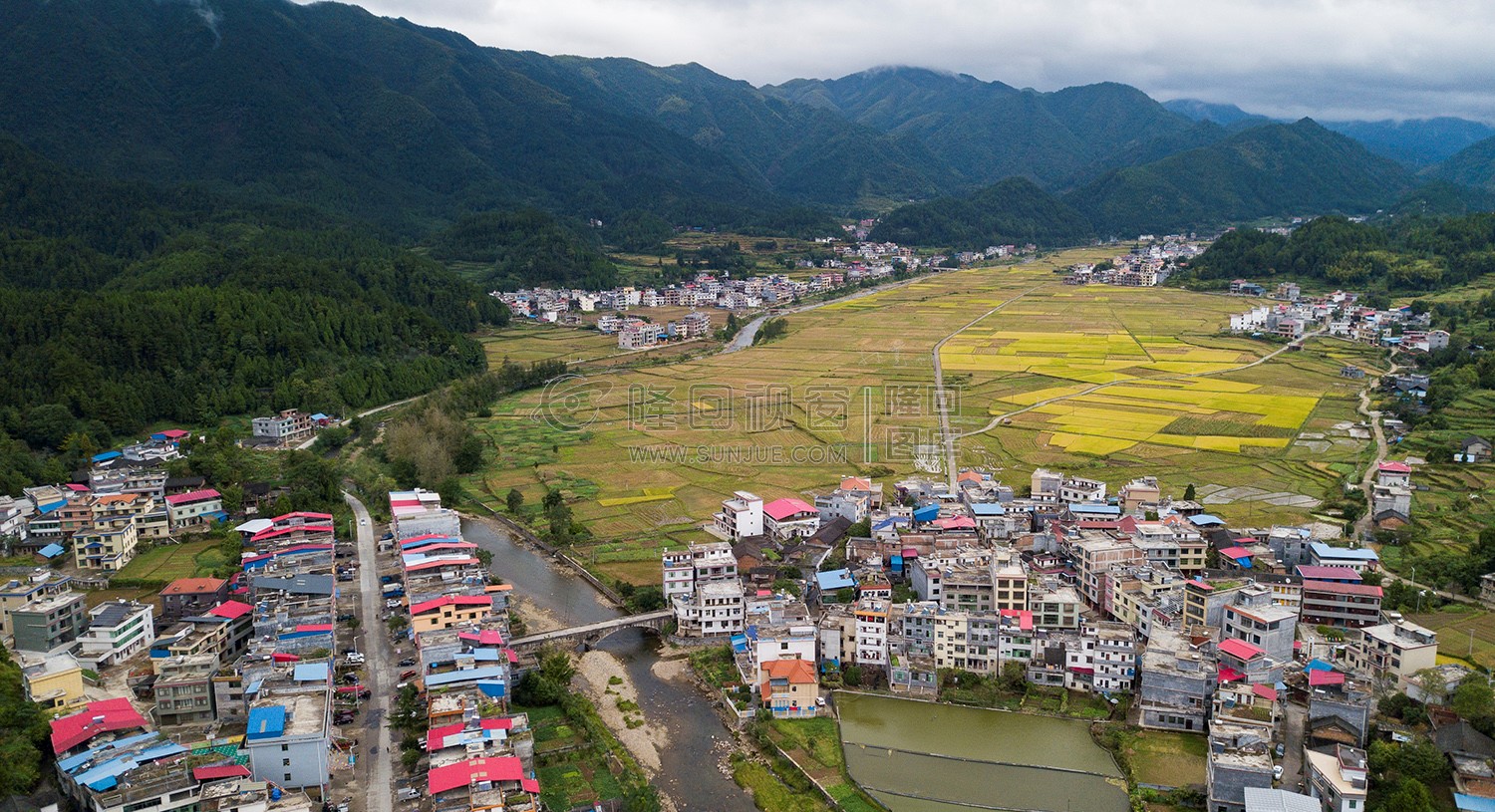 航拍苏河村村落