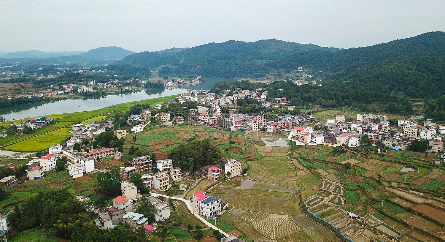 龙拱中学方向