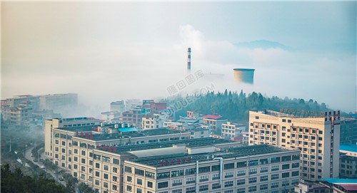 雾中的大烟囱