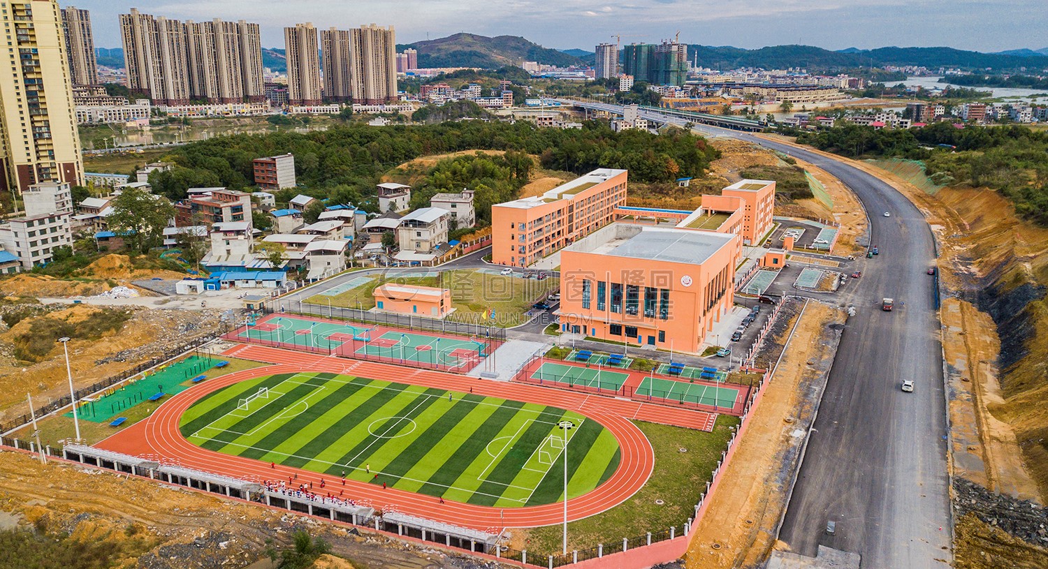 航拍学校全景