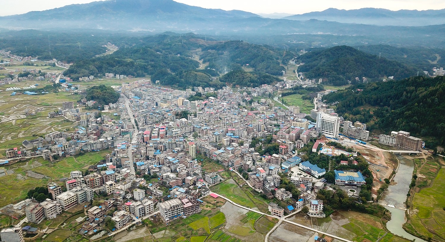 魏源温泉看县城方向