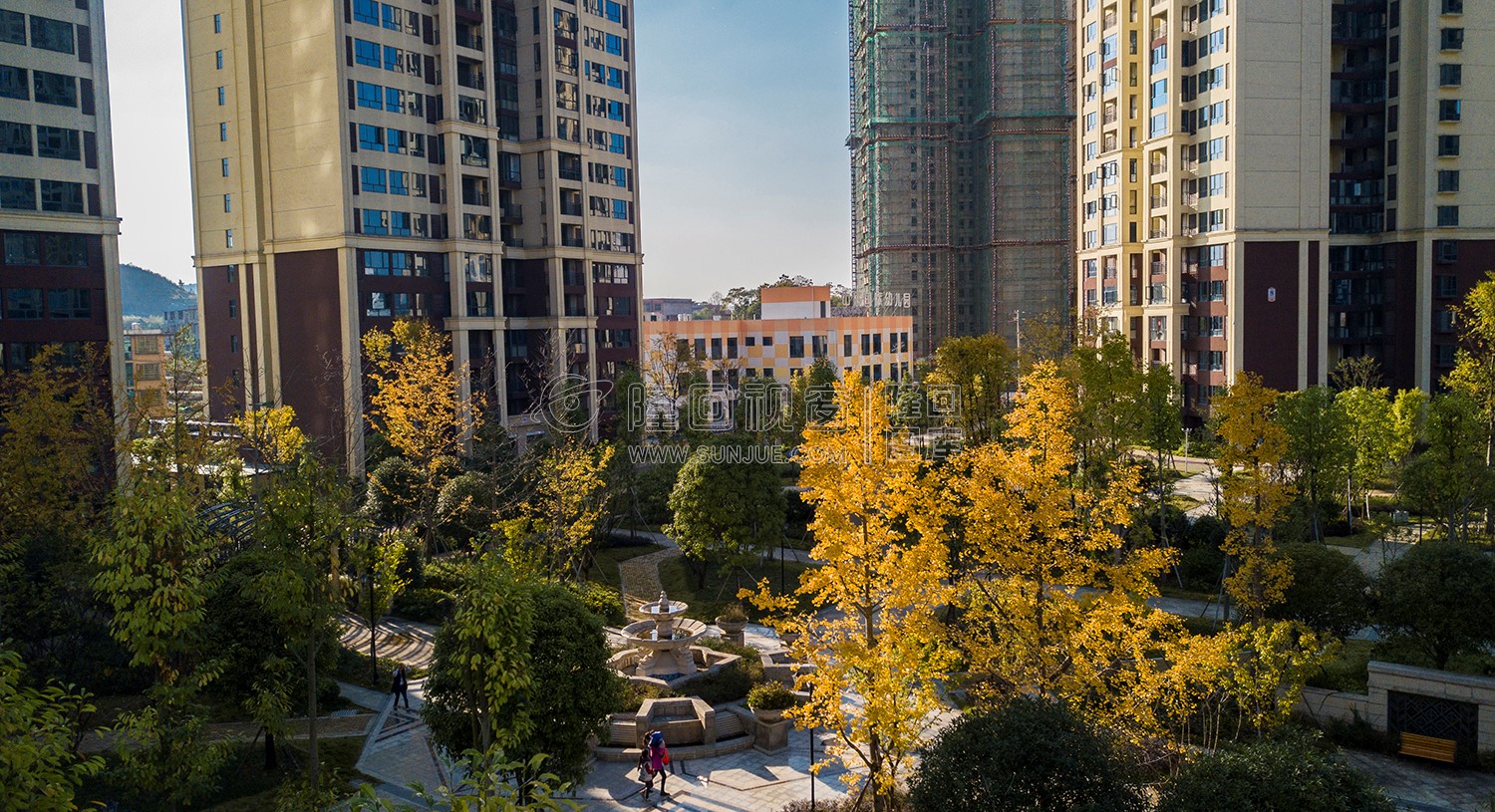 江语城小区花园秋天风景