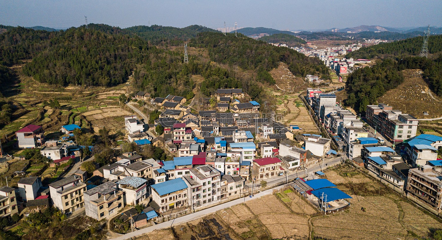 山界老屋村