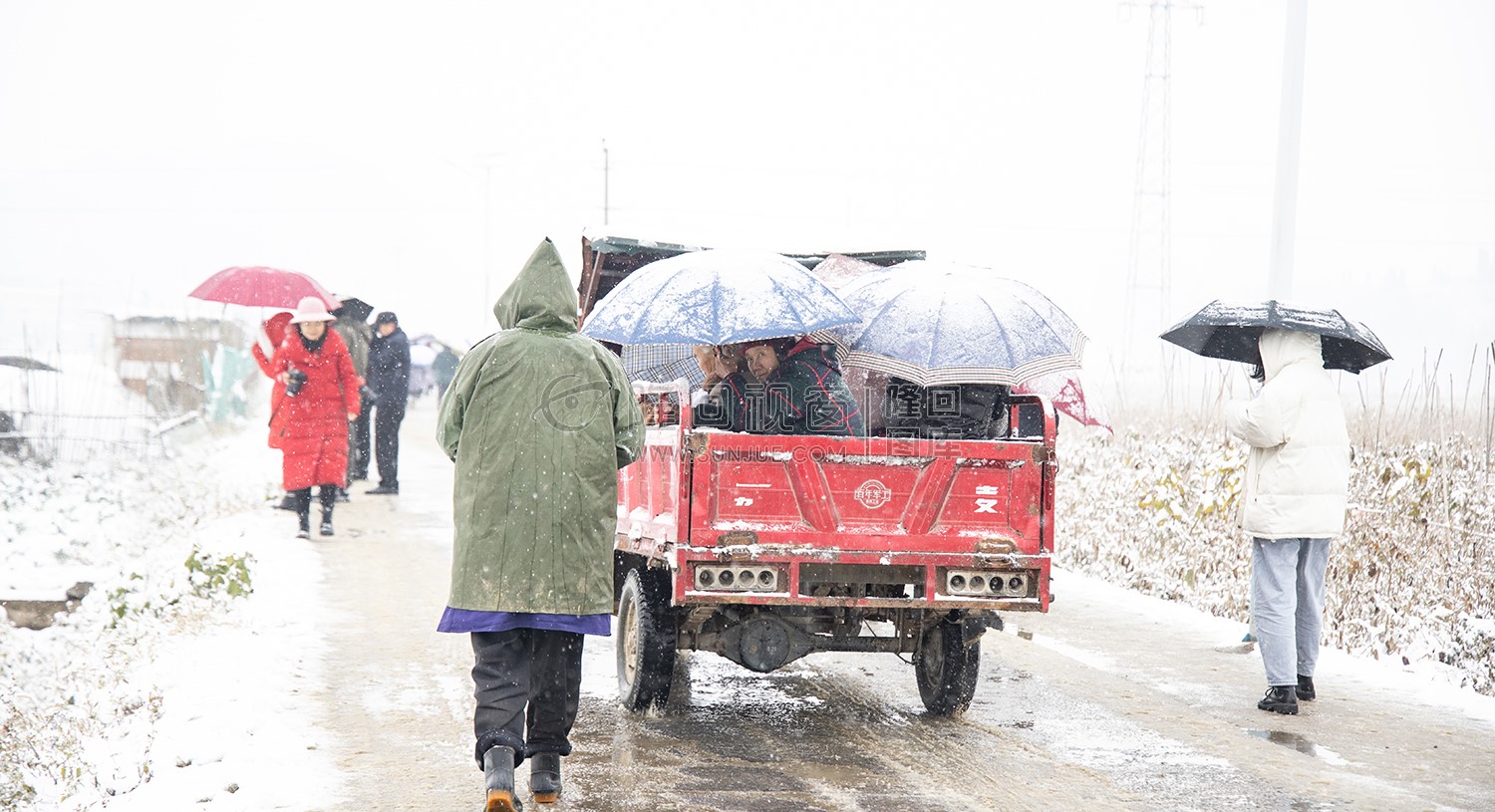 雪中行人