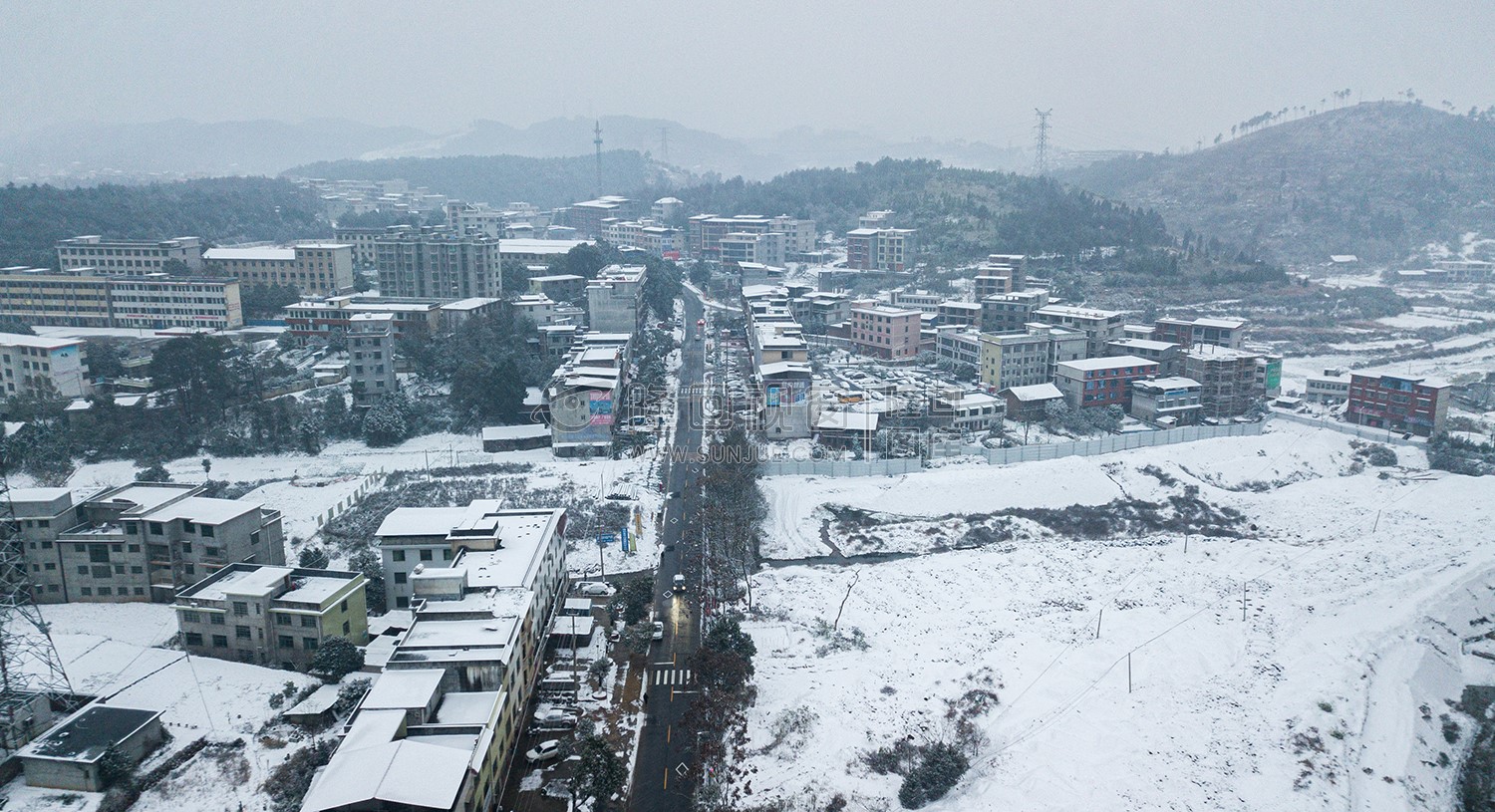 三阁司街上雪景