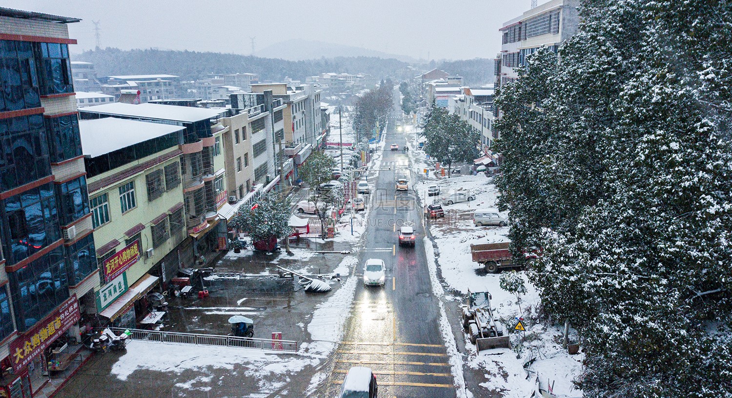 三阁司街上雪景