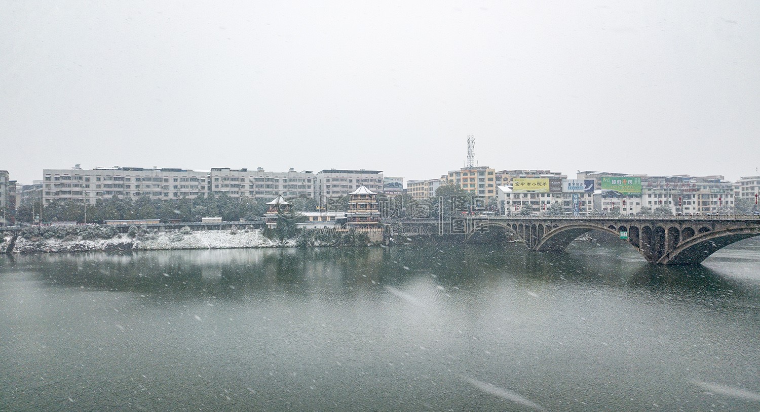 隆回大桥河面