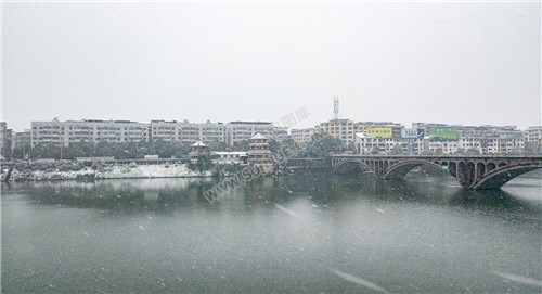 隆回大桥河面