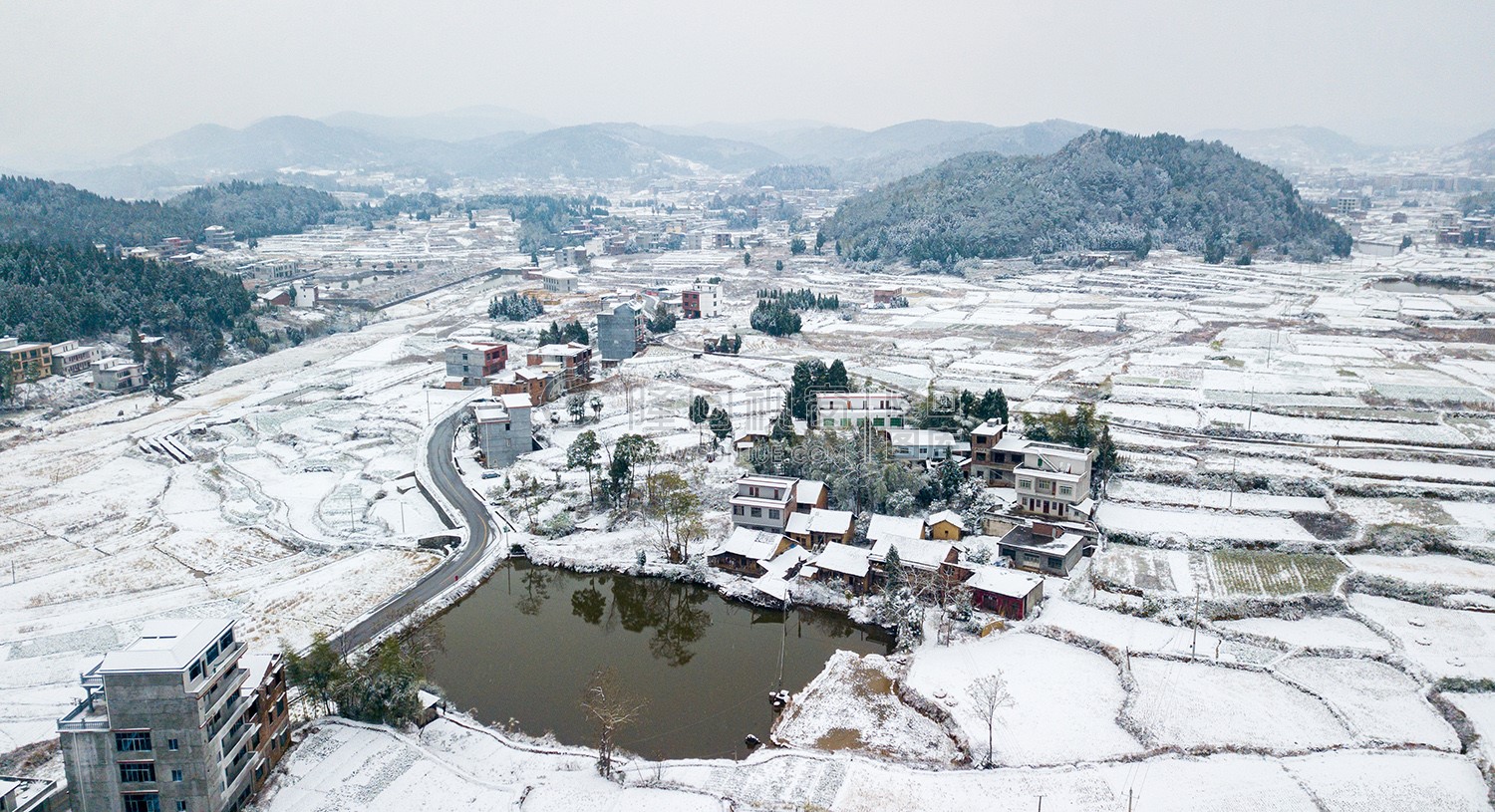 乡村雪景风光