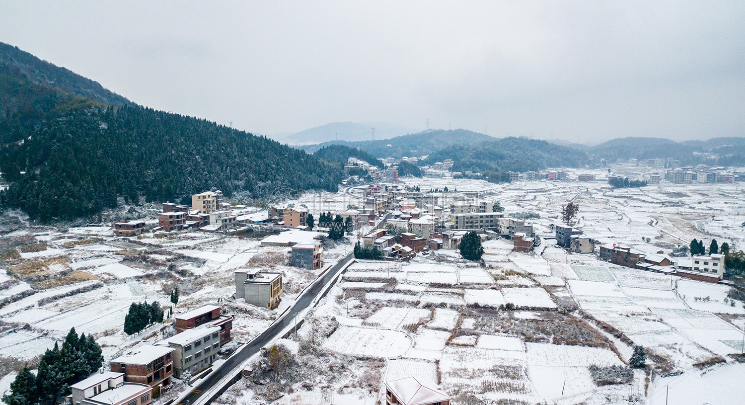 乡村雪景风光