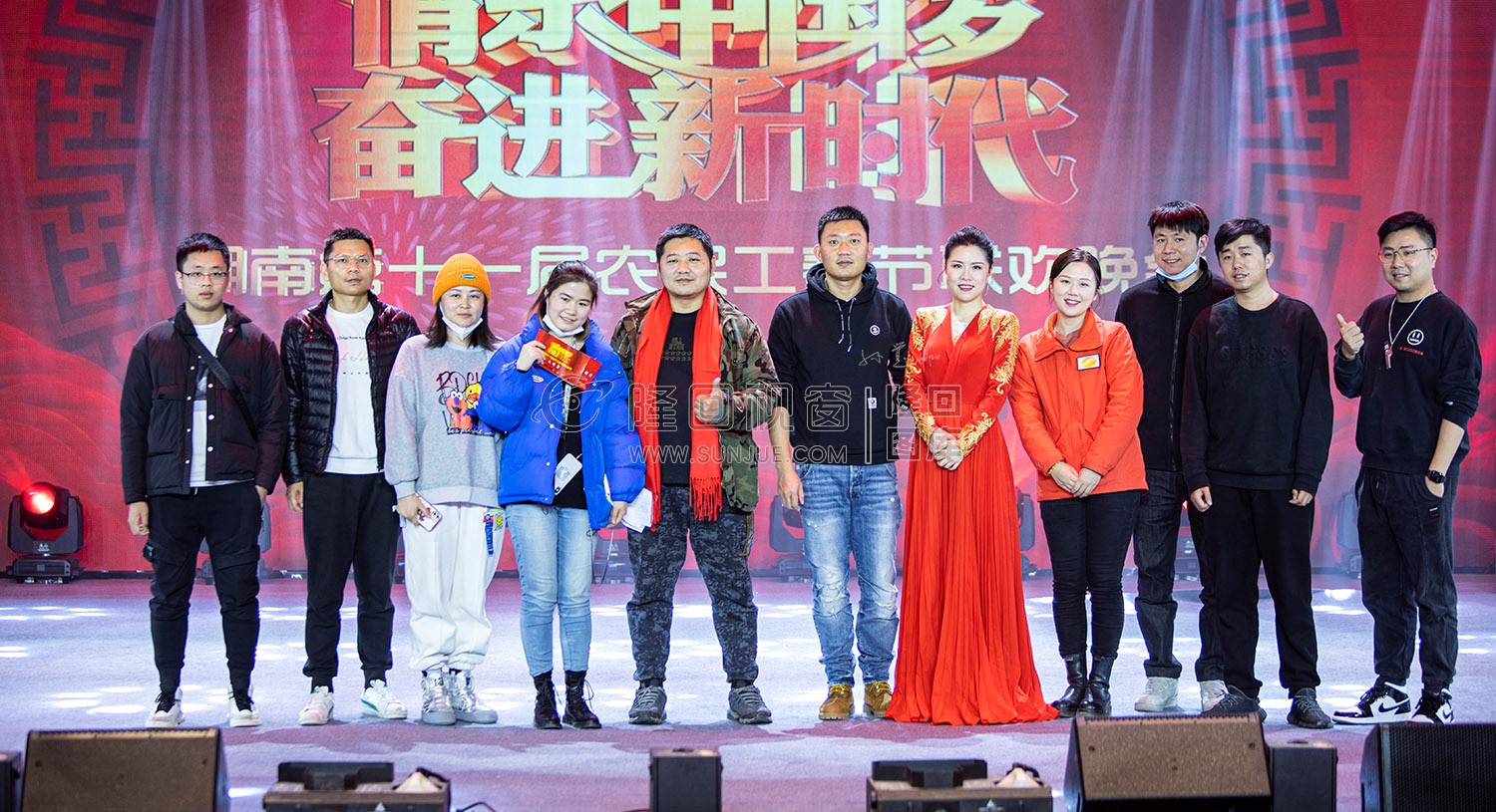 工作人员合影