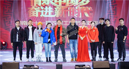 工作人员合影