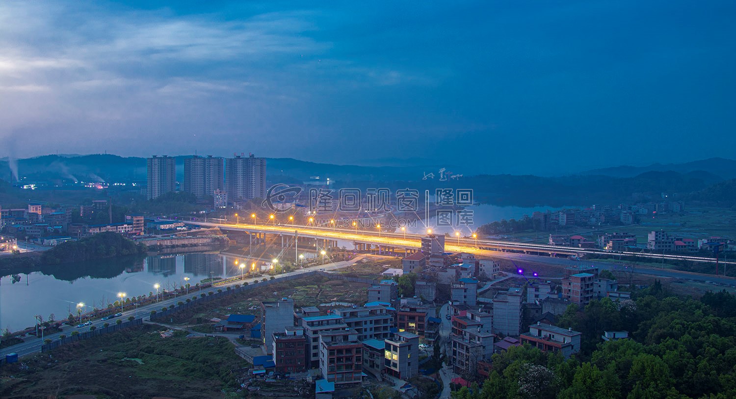 紫霞园大桥的夜景延时，月亮湾夜景